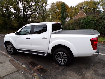 Used Nissan Navara 2018 for sale - 76384701: Photo