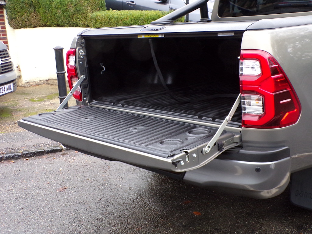 Used Toyota Hilux 2023 for sale - 76696713: Photo 11