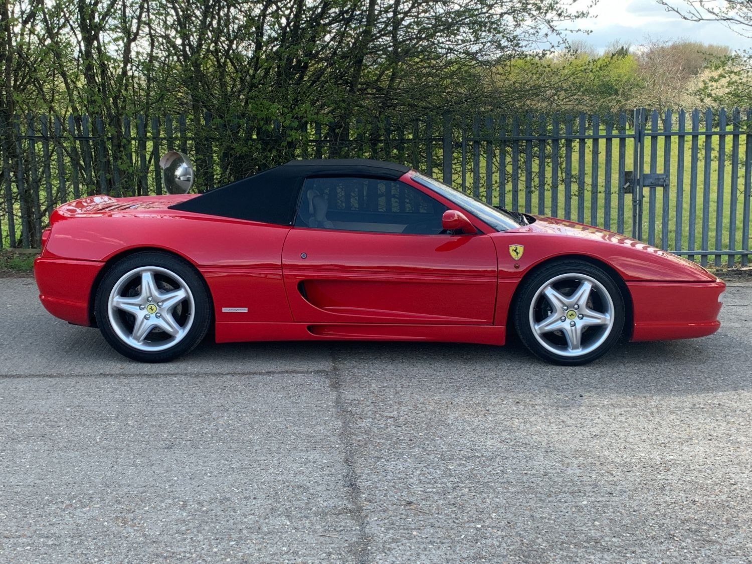 Used Ferrari F355 1997 for sale - 77484843: Photo 2