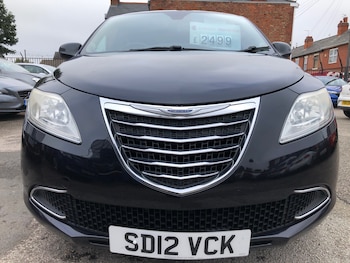 Used Chrysler Ypsilon 2012 for sale - 76252455: Photo 2