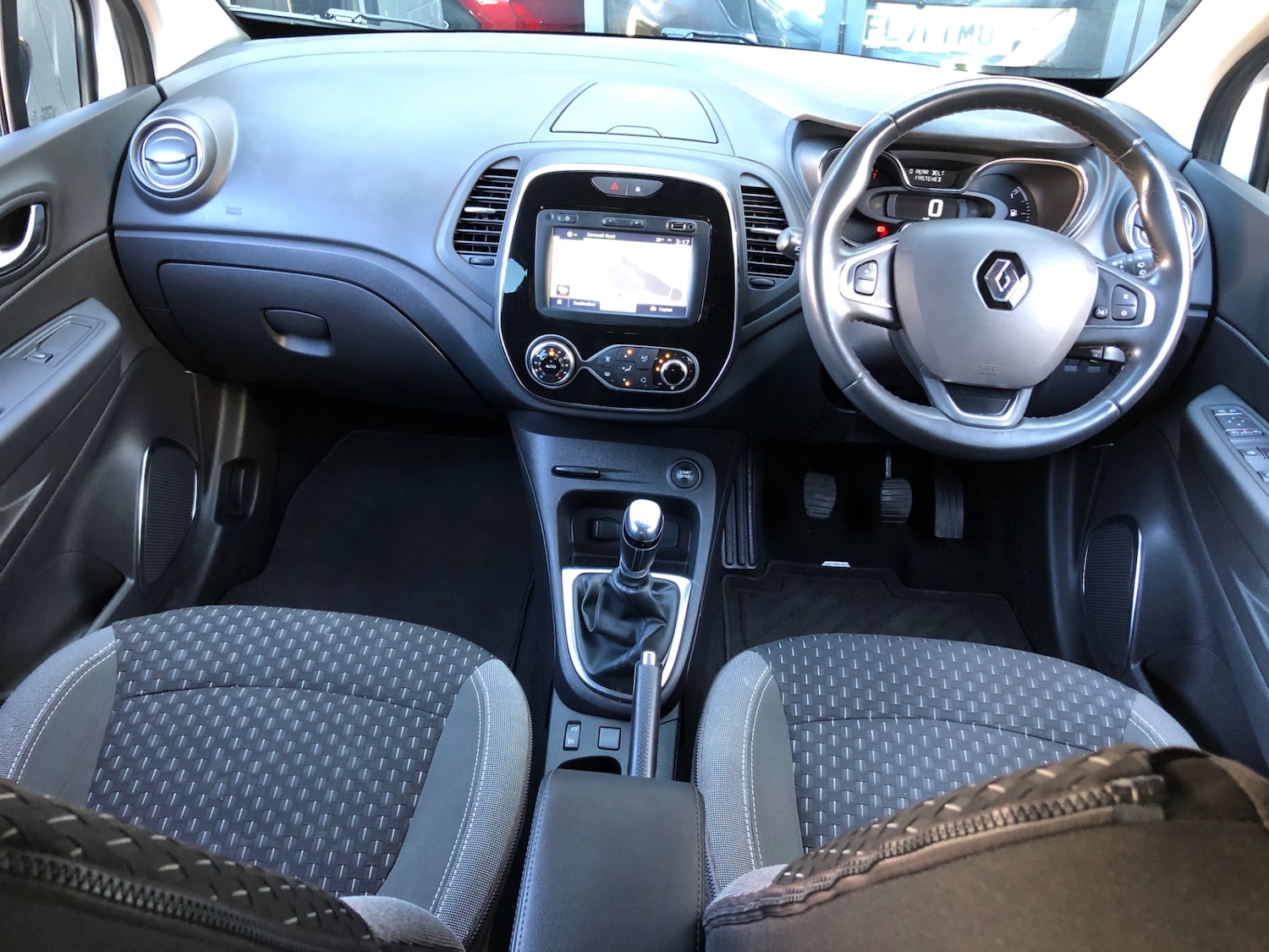 Used Renault Captur 2018 for sale - 77917858: Photo 9
