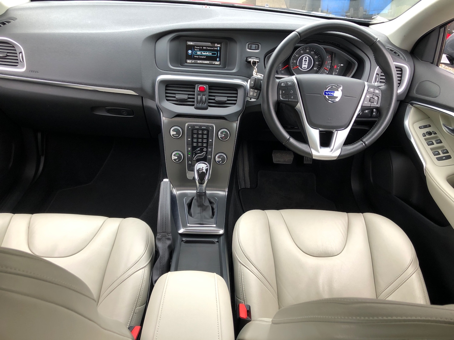Used Volvo V40 2014 for sale - 76218932: Photo 11