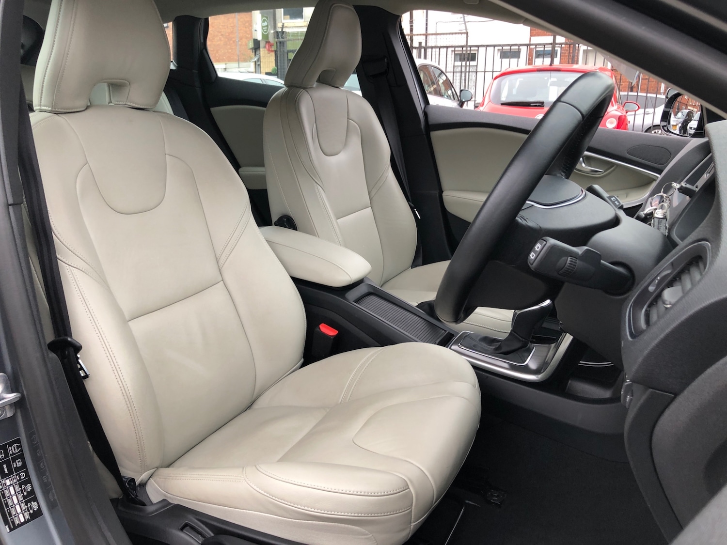 Used Volvo V40 2014 for sale - 76218932: Photo 13