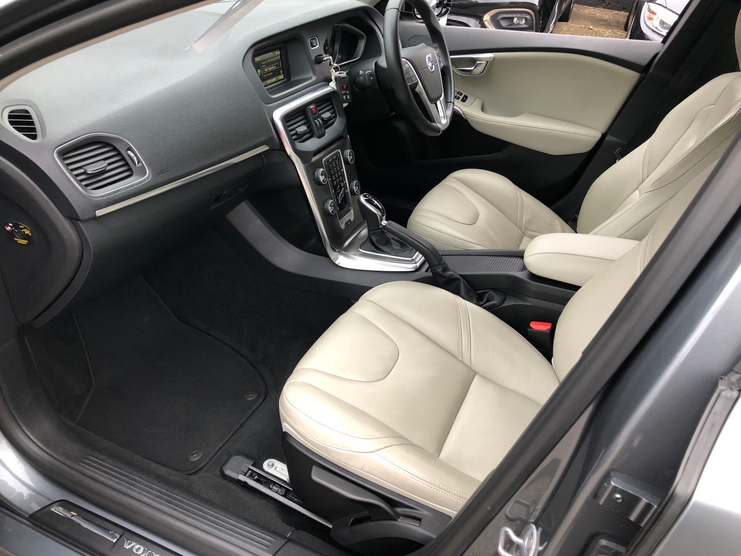 Used Volvo V40 2014 for sale - 76218932: Photo 14