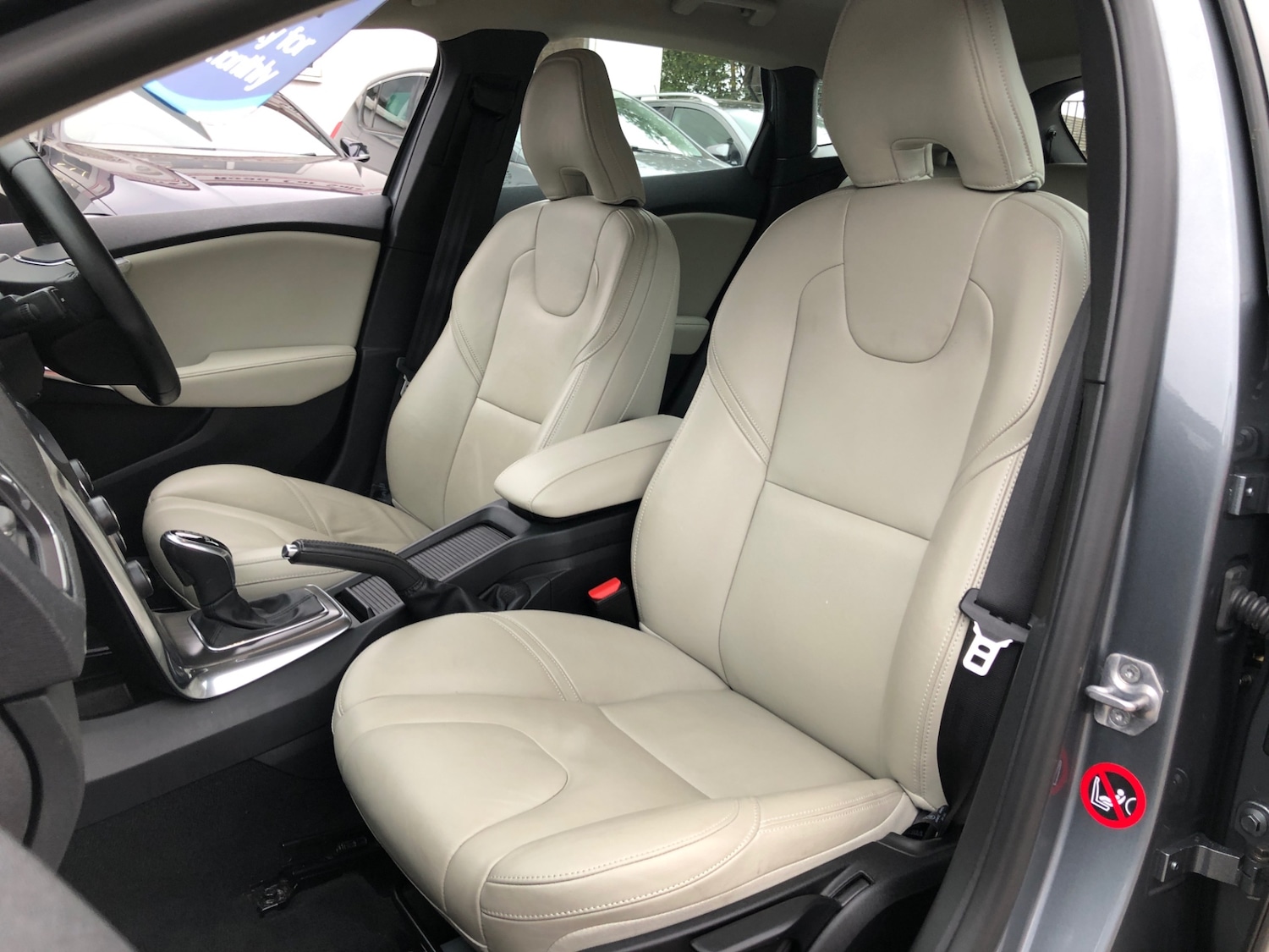 Used Volvo V40 2014 for sale - 76218932: Photo 15