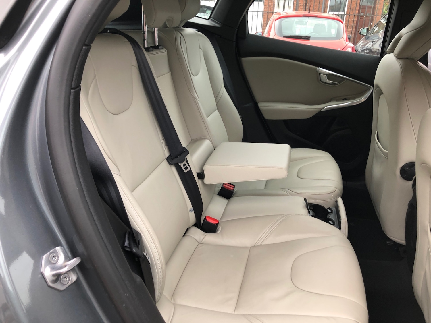 Used Volvo V40 2014 for sale - 76218932: Photo 17