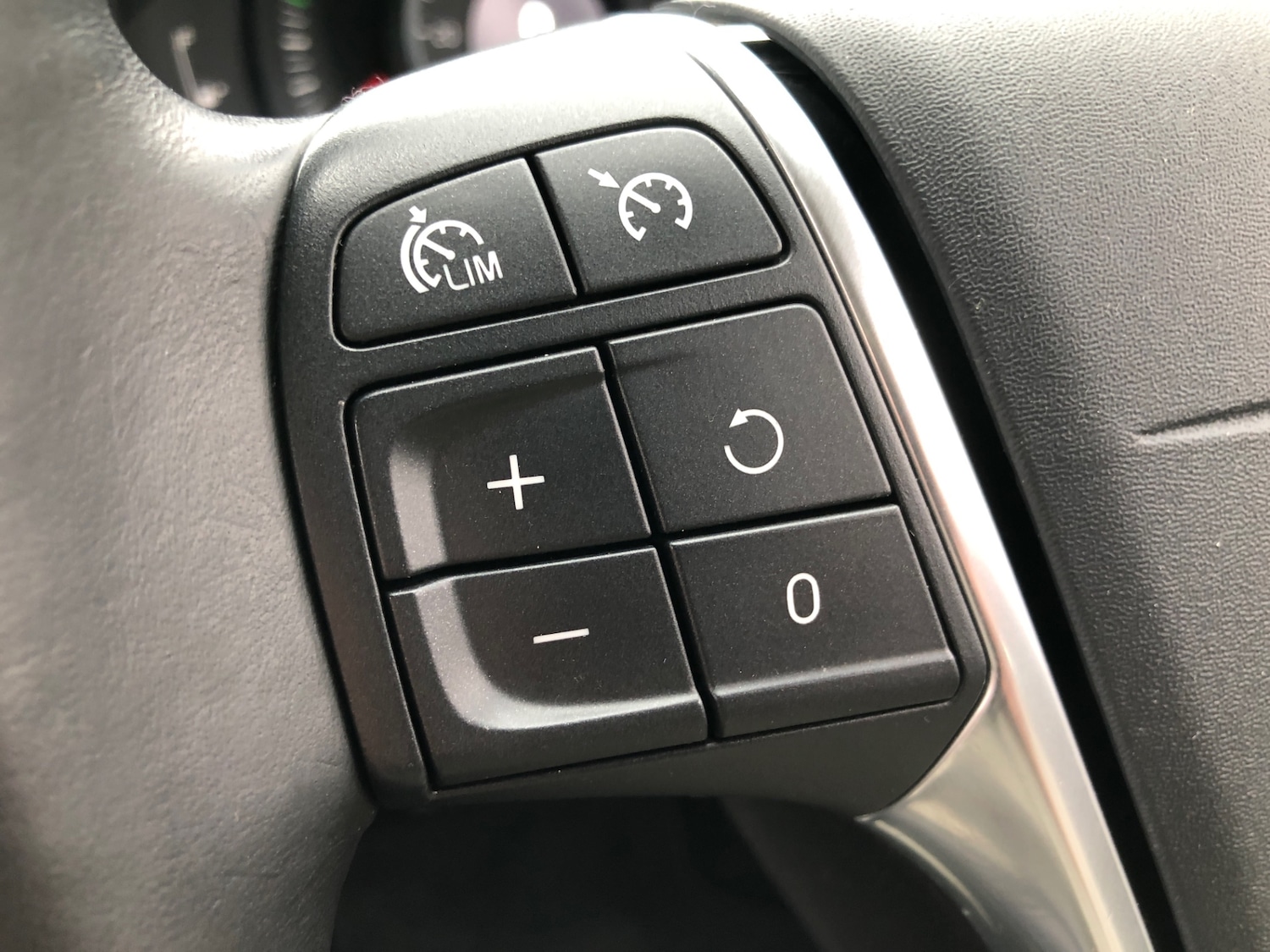 Used Volvo V40 2014 for sale - 76218932: Photo 19