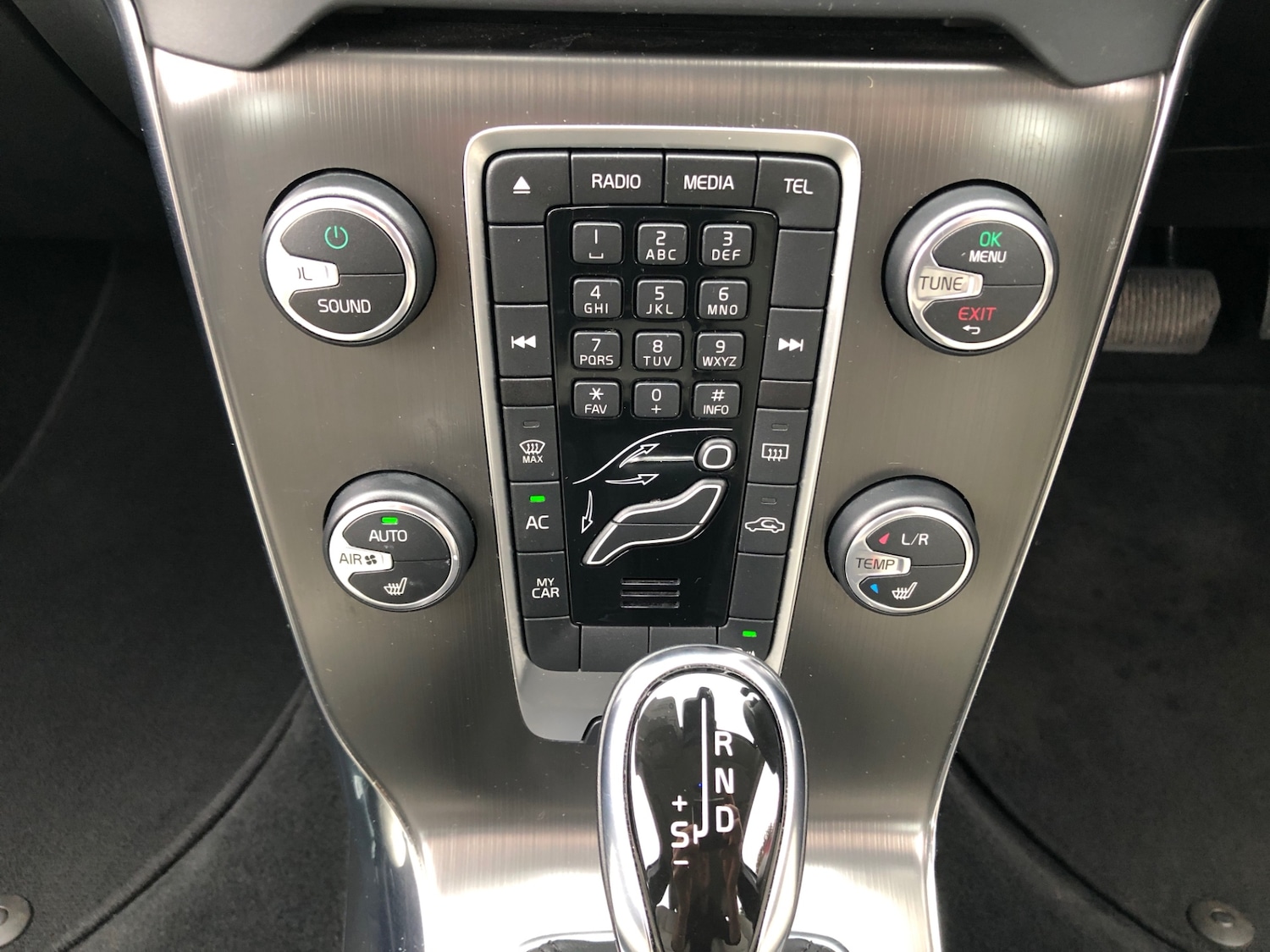 Used Volvo V40 2014 for sale - 76218932: Photo 20