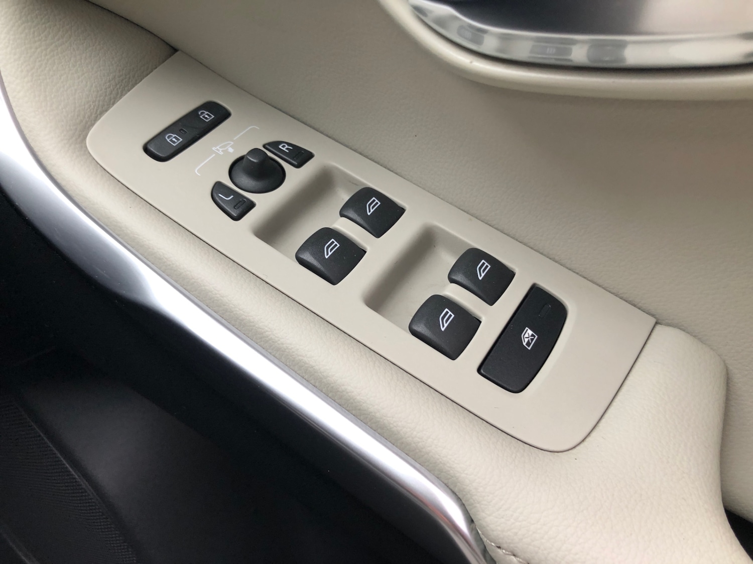 Used Volvo V40 2014 for sale - 76218932: Photo 21