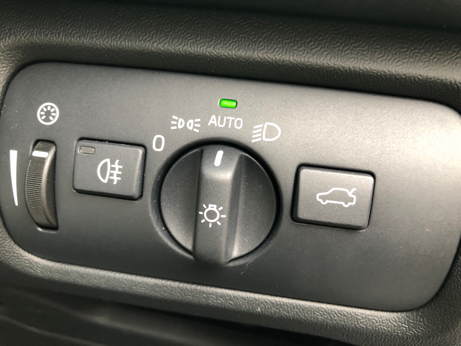 Used Volvo V40 2014 for sale - 76218932: Photo 22