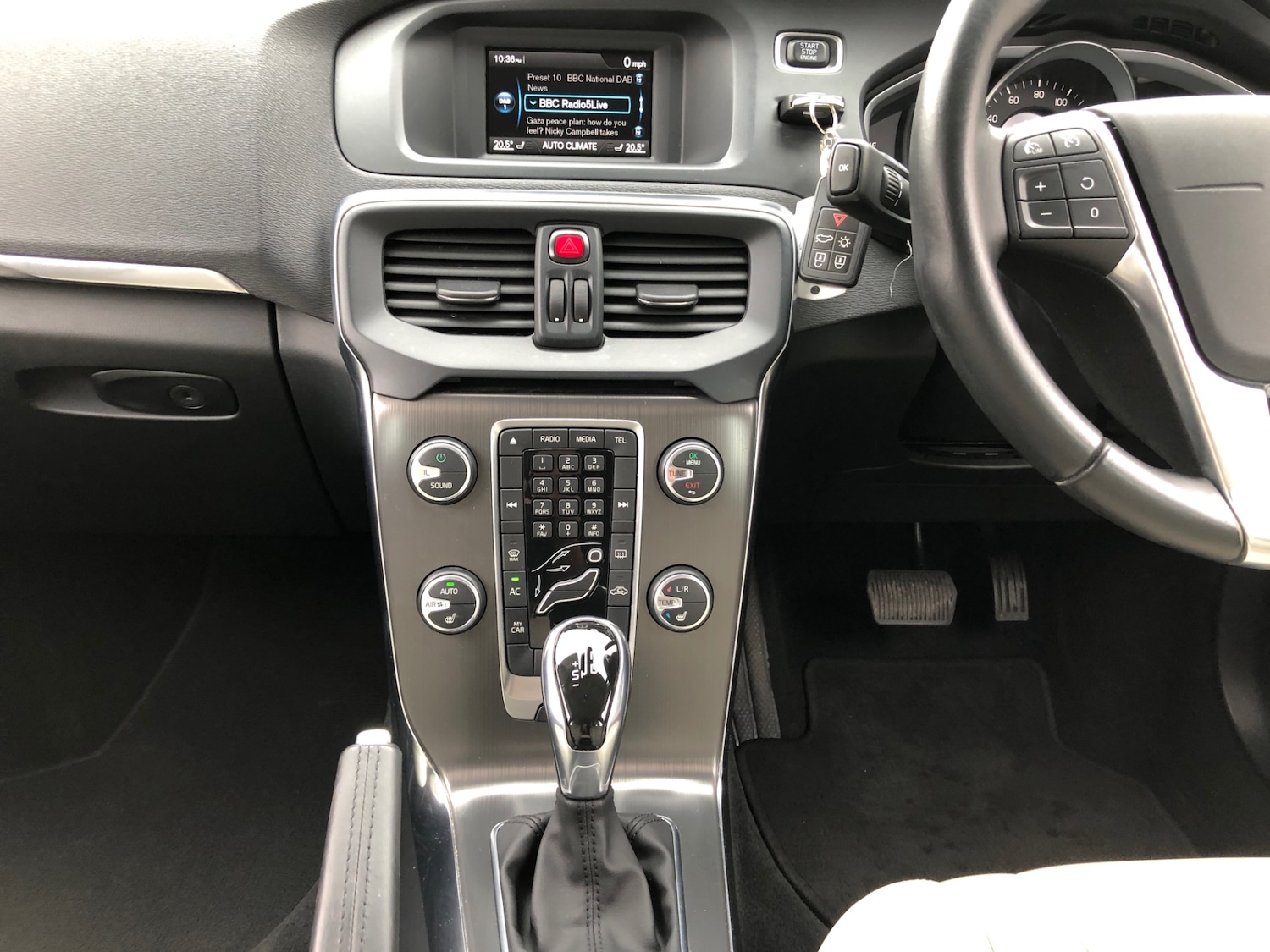 Used Volvo V40 2014 for sale - 76218932: Photo 9