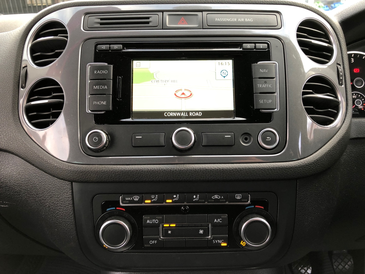 Used Volkswagen Tiguan 2015 for sale - 76507405: Photo 11