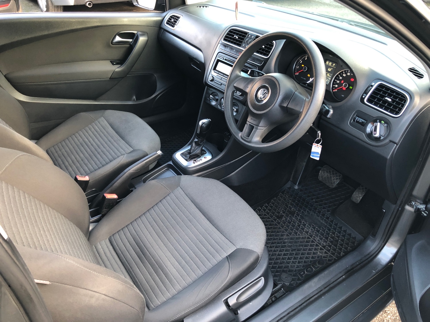 Used Volkswagen Polo 2011 for sale - 77353939: Photo 9