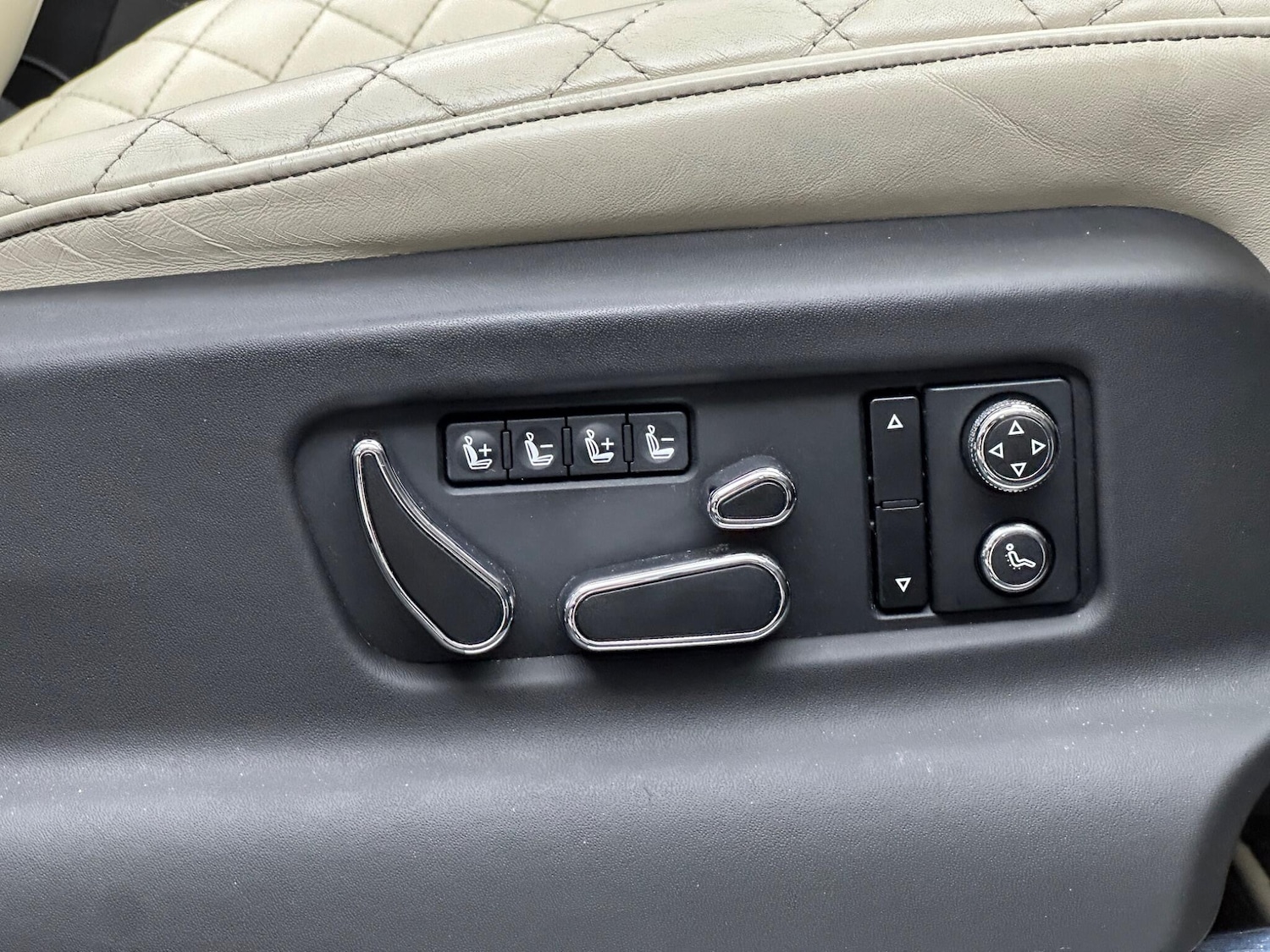 Used Bentley Bentayga 2018 for sale - 76584270: Photo 19