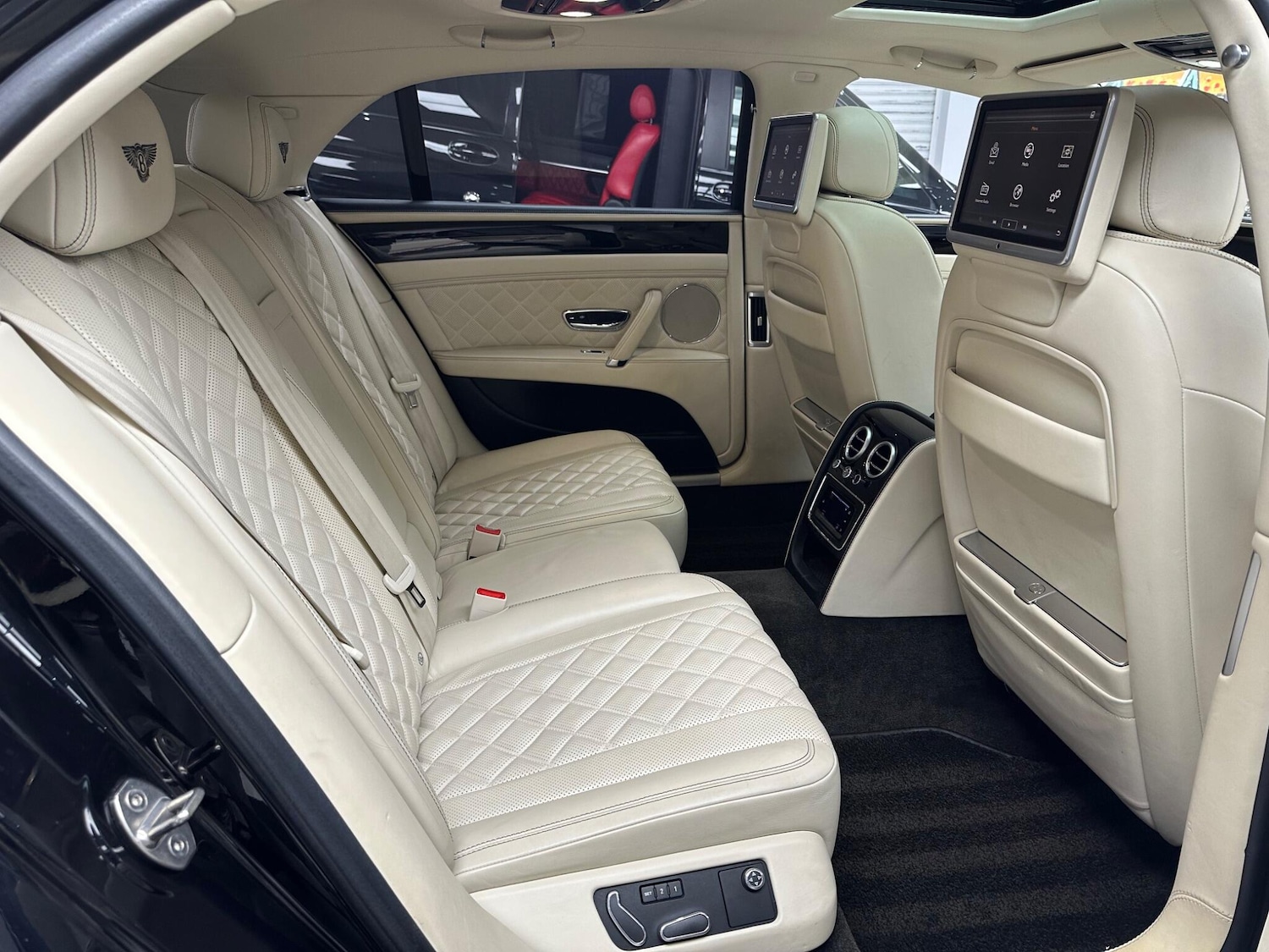 Used Bentley Flying Spur 2017 for sale - 76585149: Photo 11