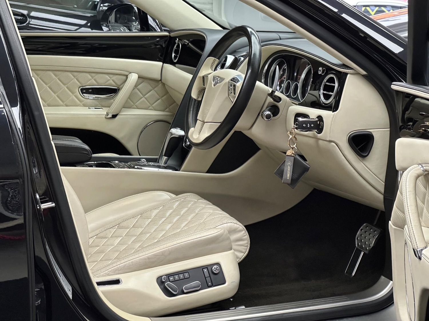 Used Bentley Flying Spur 2017 for sale - 76585149: Photo 7