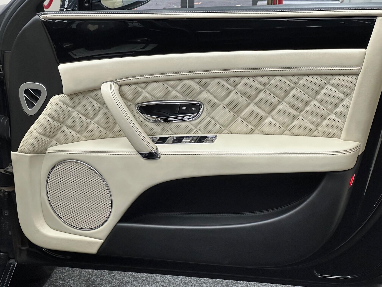 Used Bentley Flying Spur 2017 for sale - 76585149: Photo 8