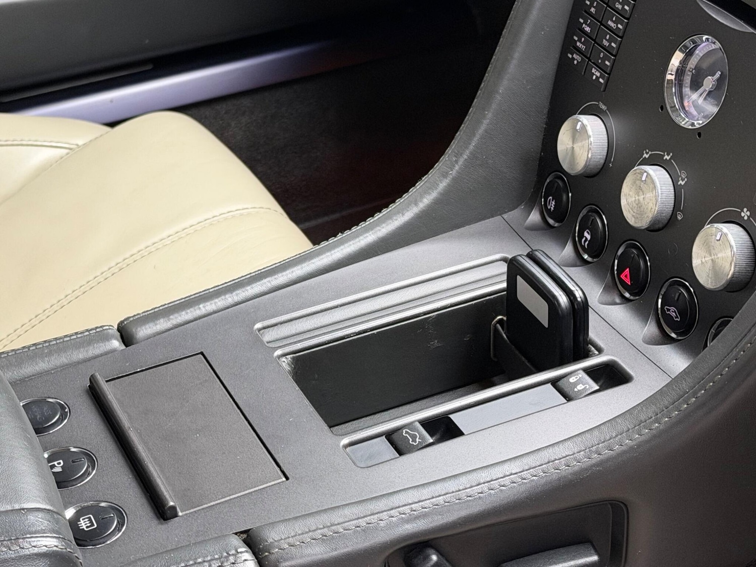 Used Aston Martin Vantage 2007 for sale - 77400592: Photo 14