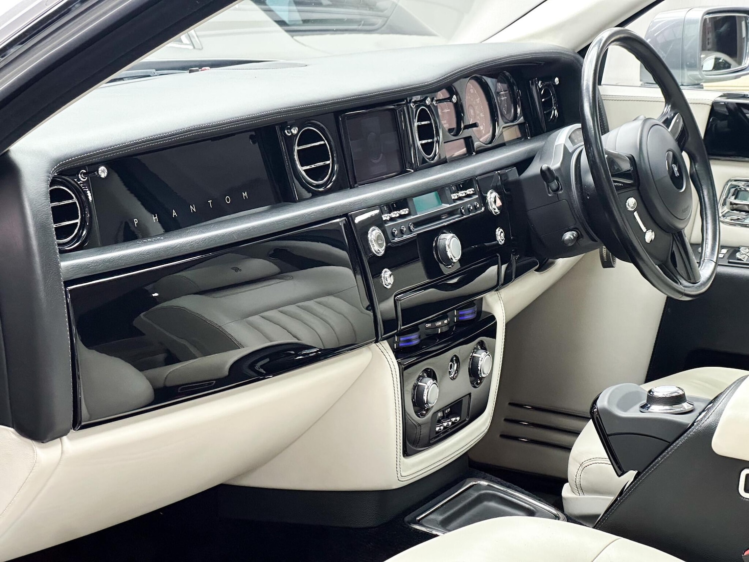 Used Rolls-Royce Phantom for sale - 76585489: Photo 17