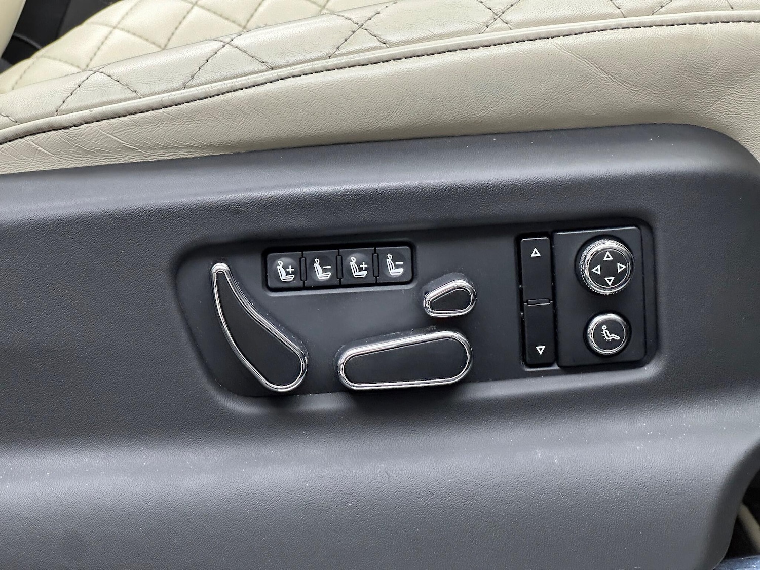 Used Bentley Bentayga 2018 for sale - 77040754: Photo 18