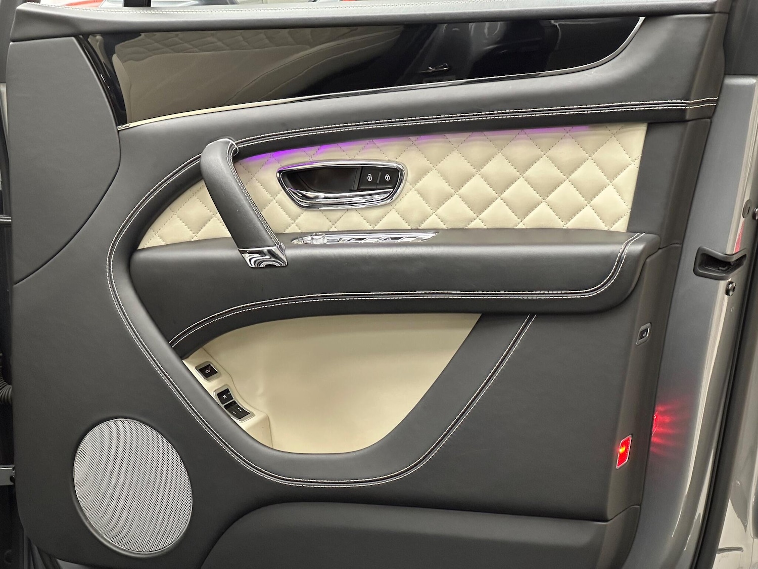 Used Bentley Bentayga 2018 for sale - 77040754: Photo 8