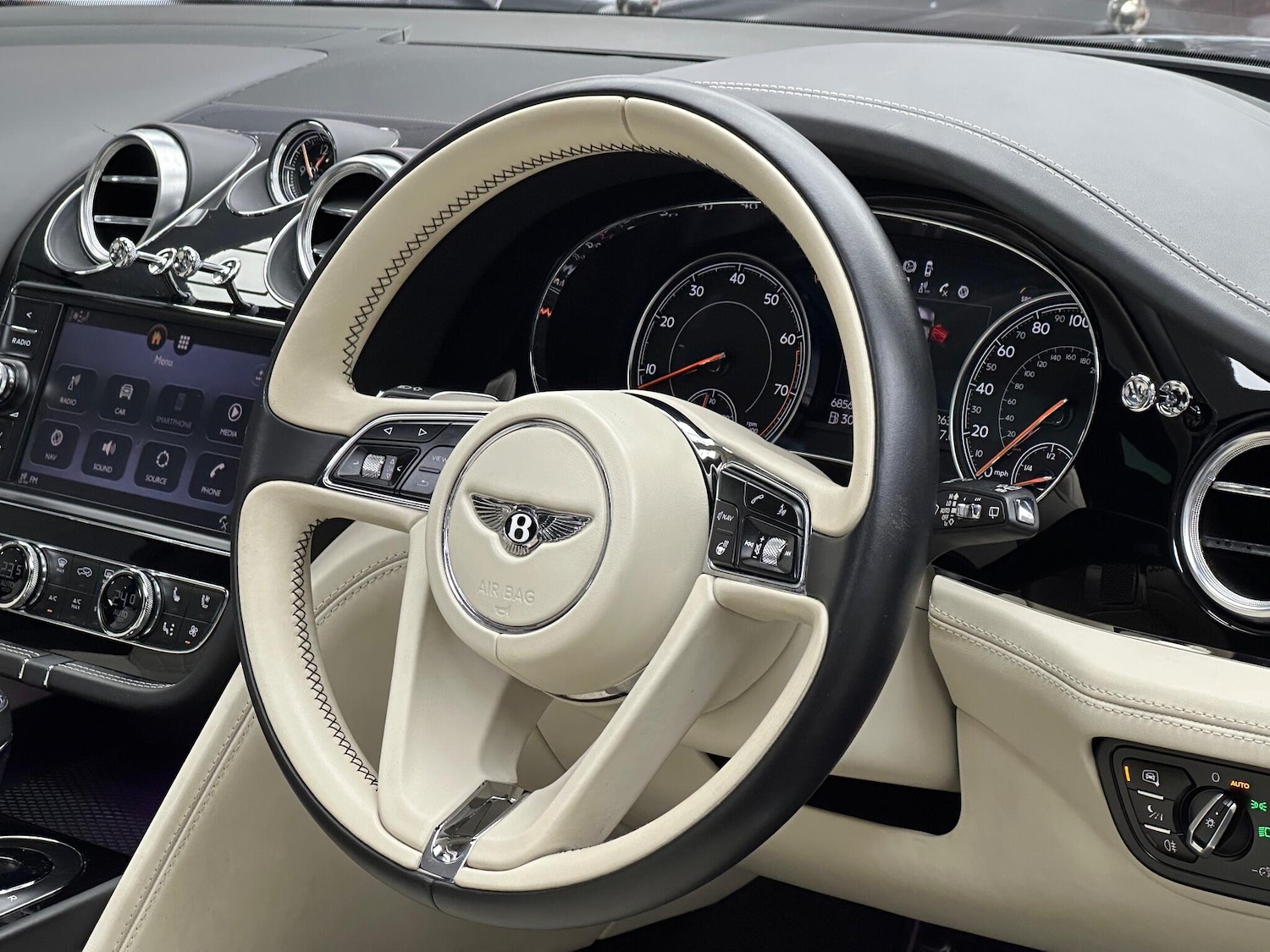 Used Bentley Bentayga 2018 for sale - 77040754: Photo 9