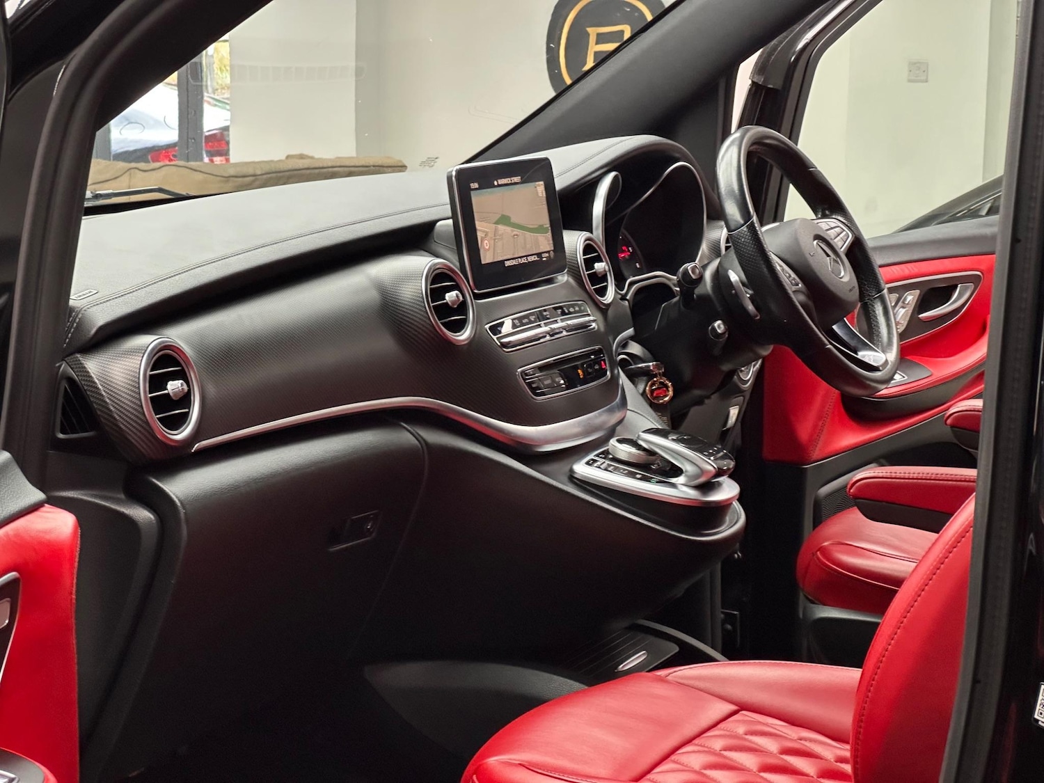 Used Mercedes-Benz V-Class 2018 for sale - 76743218: Photo 13