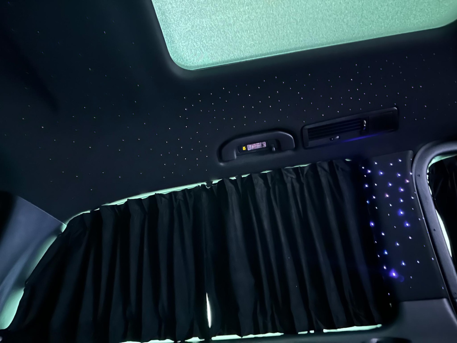 Used Mercedes-Benz V-Class 2018 for sale - 76743218: Photo 15