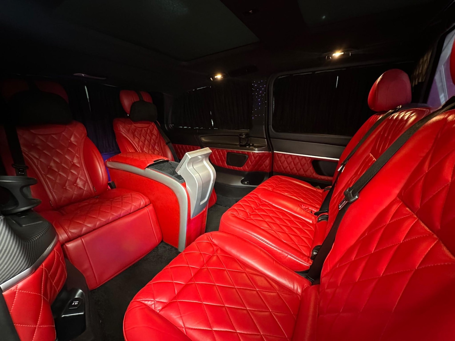 Used Mercedes-Benz V-Class 2018 for sale - 76743218: Photo 2