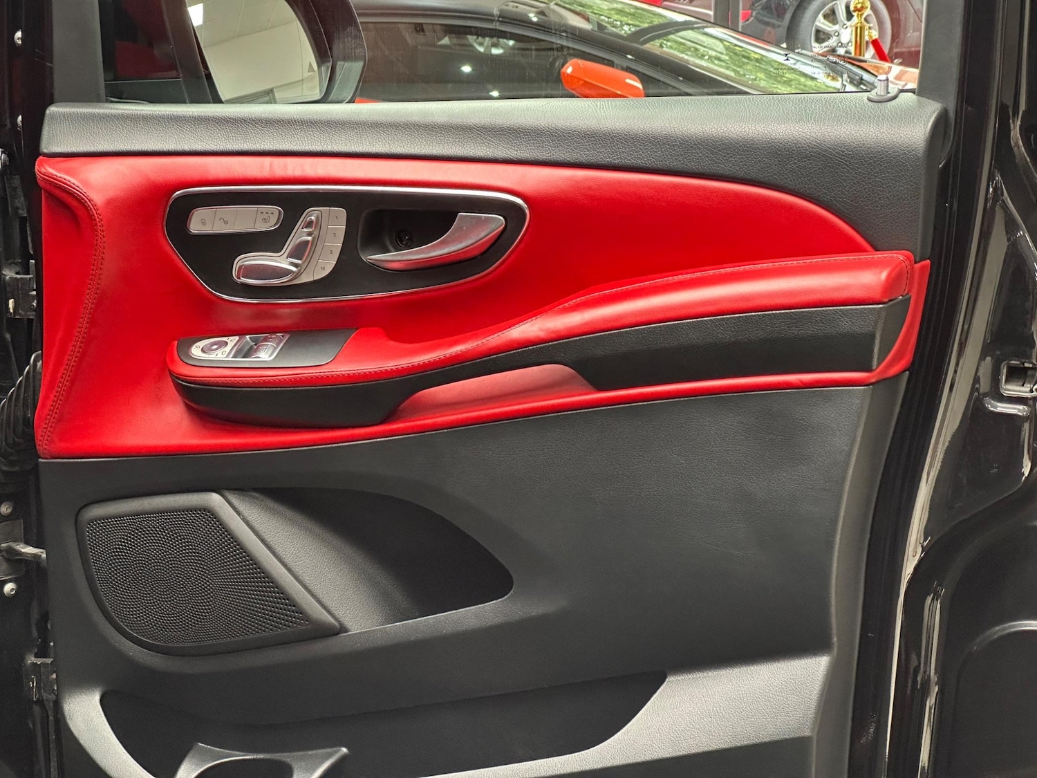 Used Mercedes-Benz V-Class 2018 for sale - 76743218: Photo 9