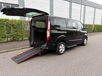 Used Ford Tourneo Custom 2017 for sale - 77947112: Photo