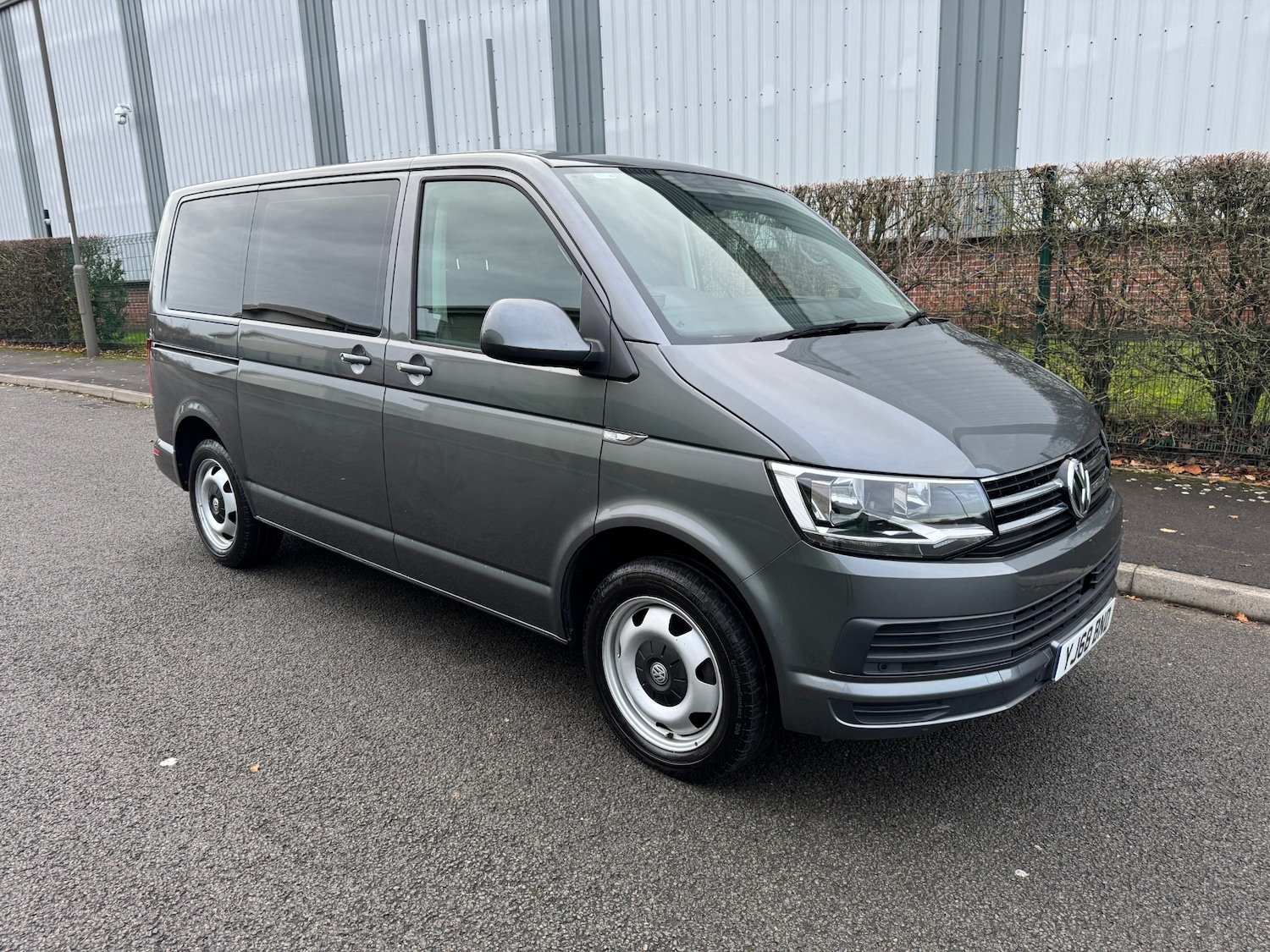 Used Volkswagen Transporter Shuttle 2019 for sale - 76863683: Photo 2