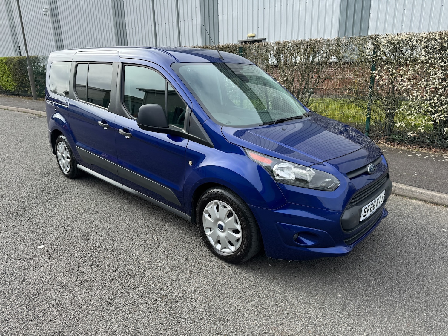 Used Ford Grand Tourneo Connect 2018 for sale - 77937304: Photo 3