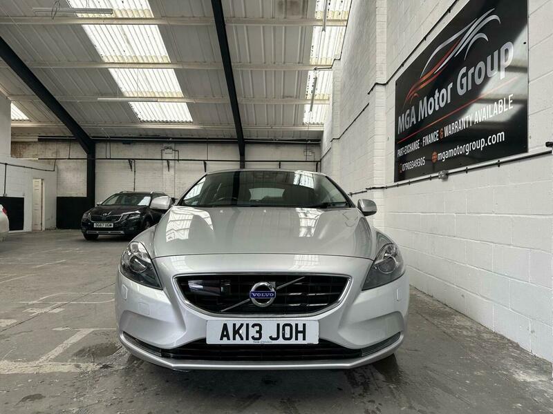 Used Volvo V40 2013 for sale - 77643409: Photo 2