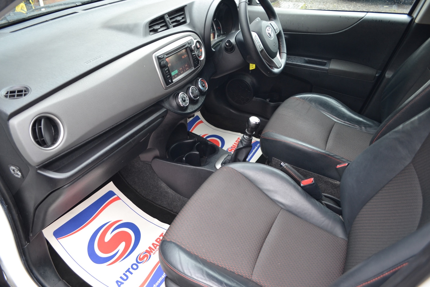 Used Toyota Yaris 2011 for sale - 77617357: Photo 12