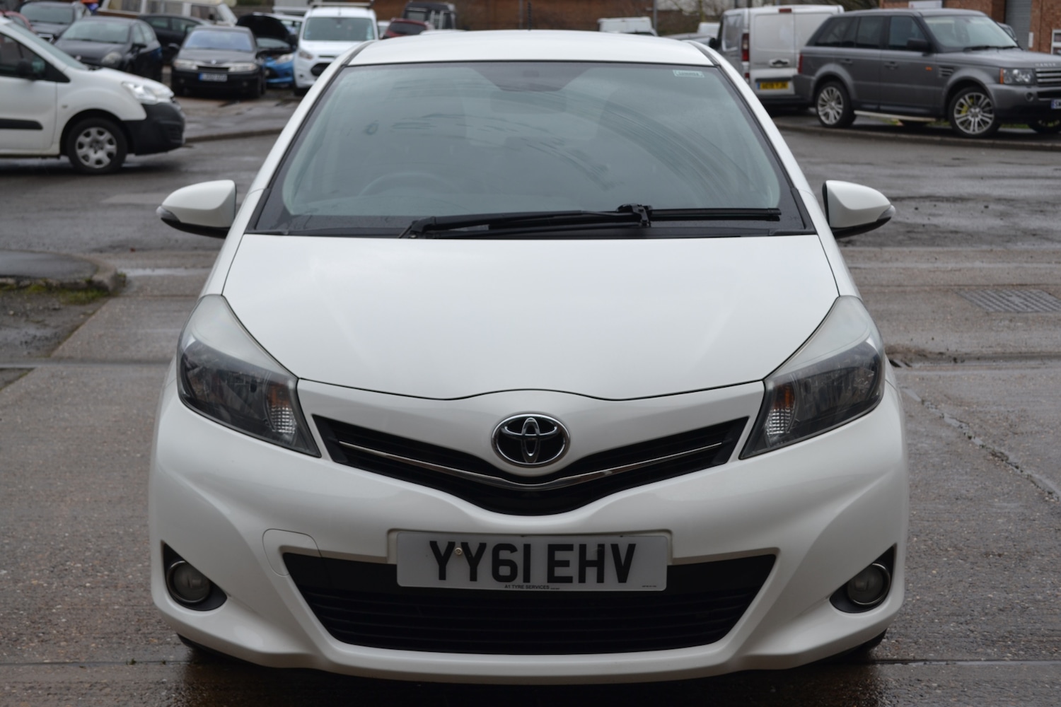 Used Toyota Yaris 2011 for sale - 77617357: Photo 2