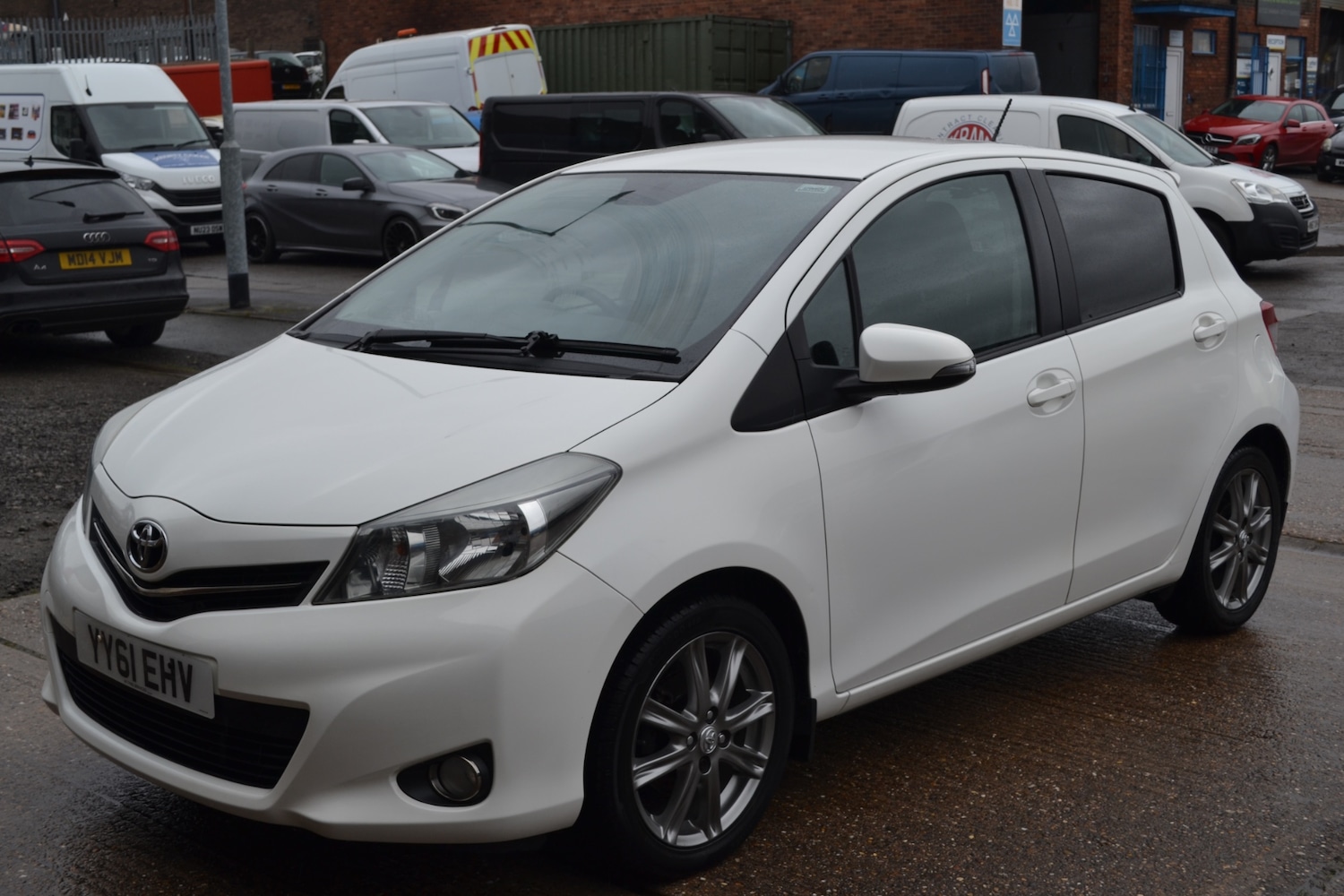 Used Toyota Yaris 2011 for sale - 77617357: Photo 3