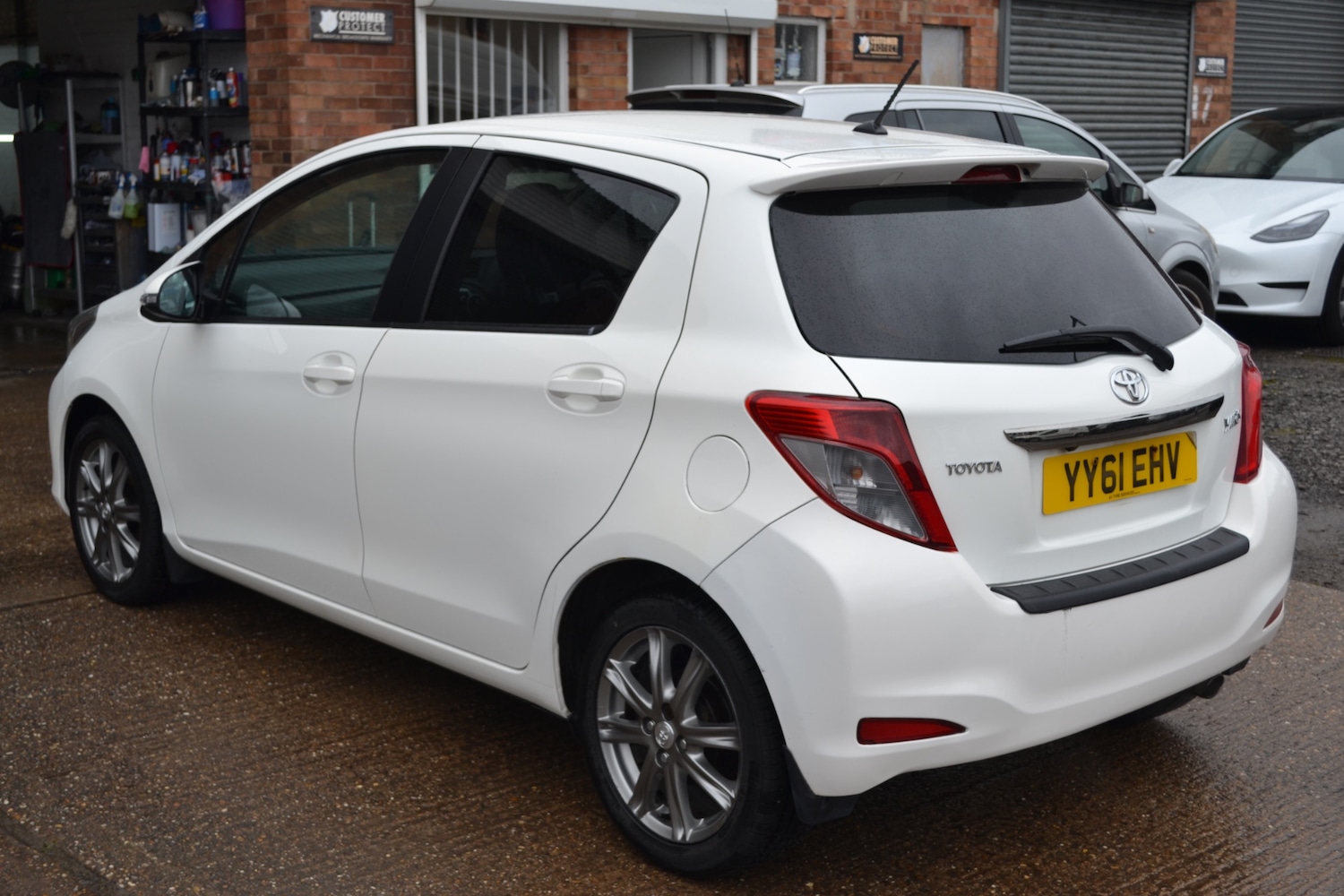 Used Toyota Yaris 2011 for sale - 77617357: Photo 5