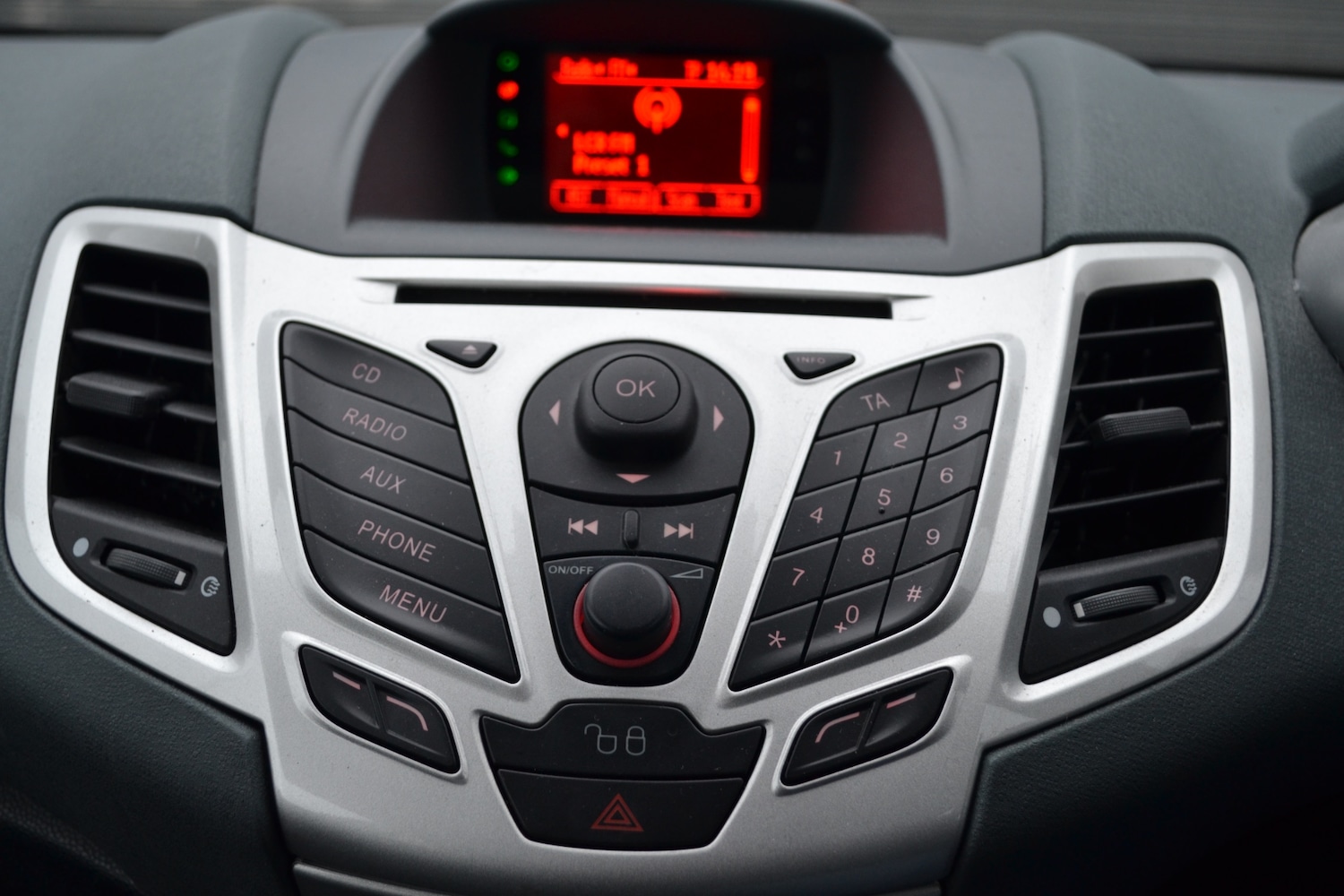 Used Ford Fiesta 2010 for sale - 77149654: Photo 16