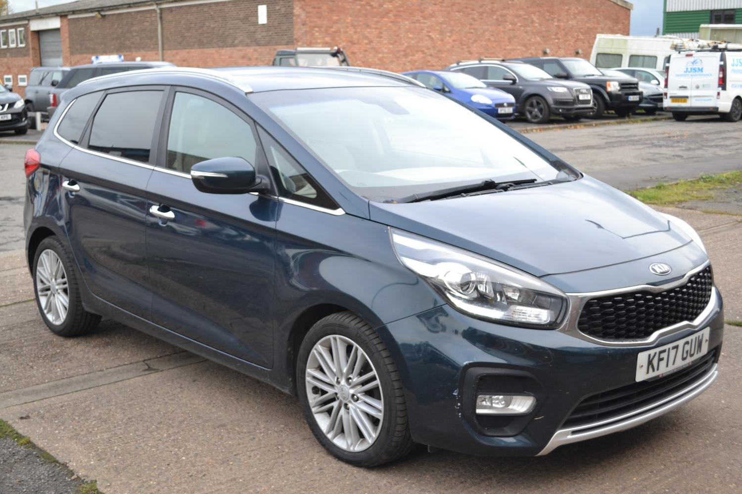 Used Kia Carens 2017 for sale - 76403521: Photo 1