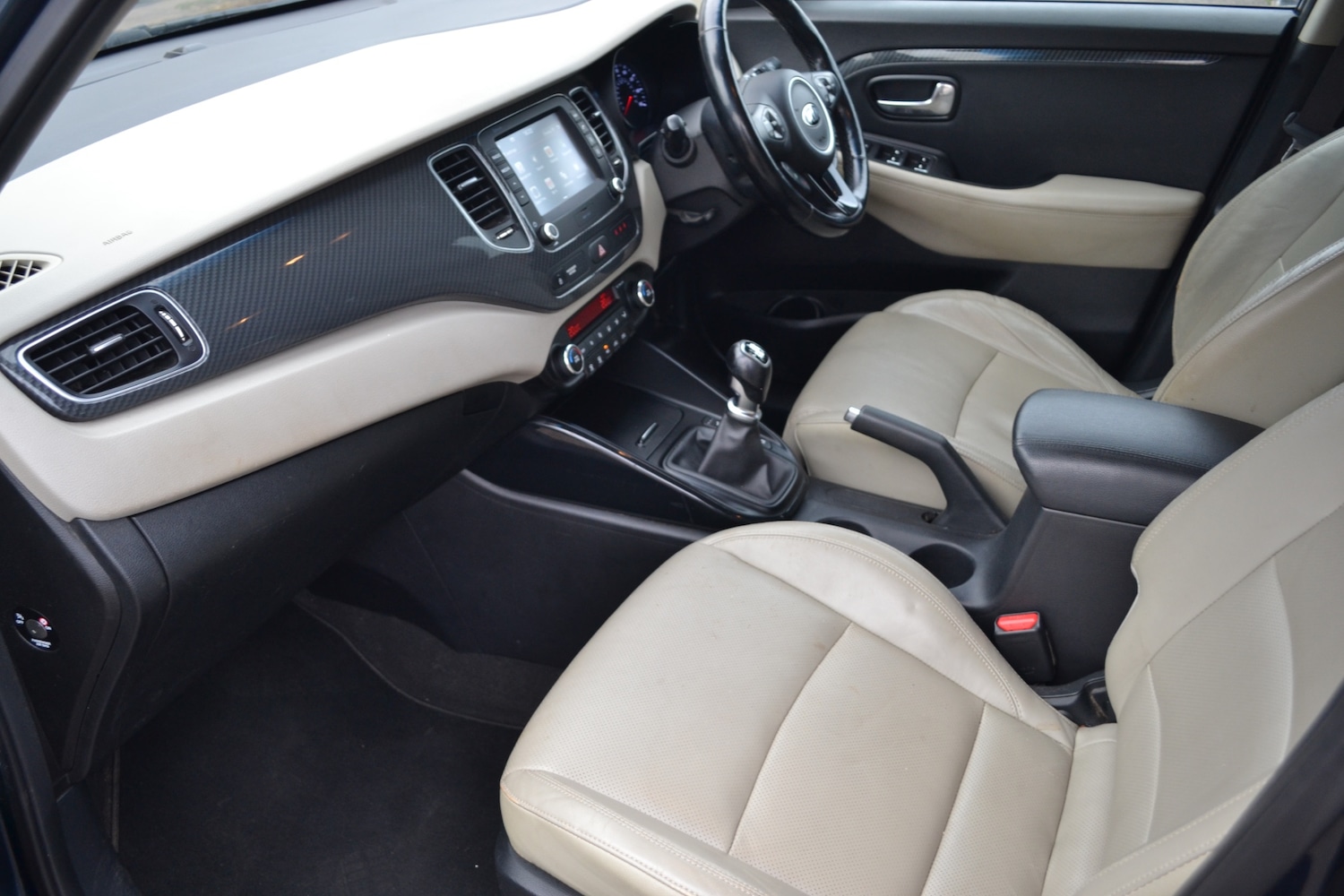 Used Kia Carens 2017 for sale - 76403521: Photo 14