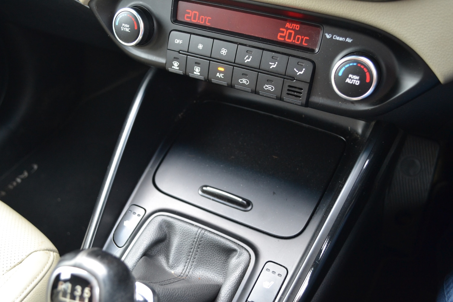 Used Kia Carens 2017 for sale - 76403521: Photo 15