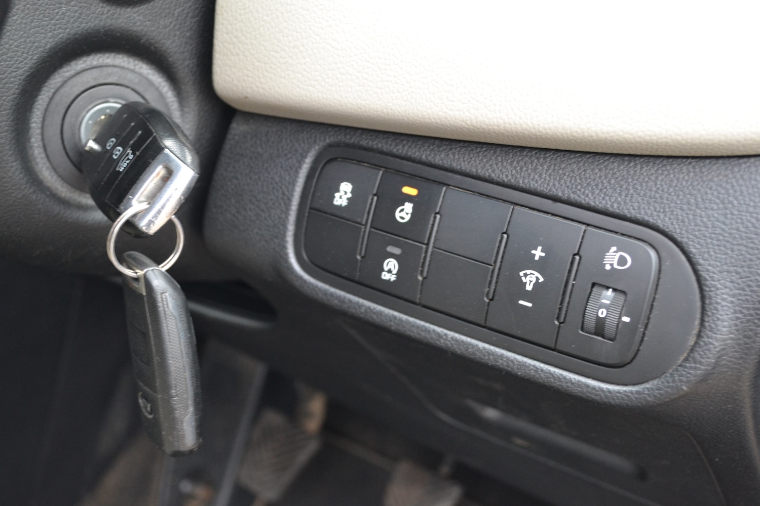 Used Kia Carens 2017 for sale - 76403521: Photo 19