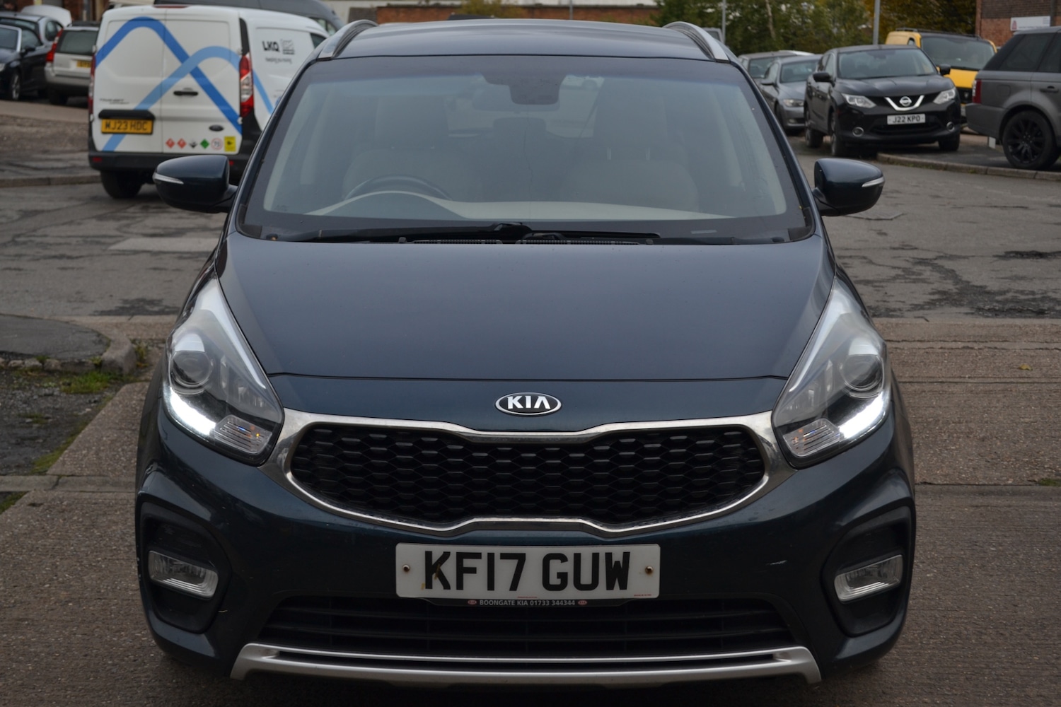 Used Kia Carens 2017 for sale - 76403521: Photo 2