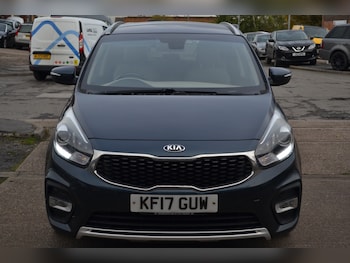 Used Kia Carens 2017 for sale - 76403521: Photo