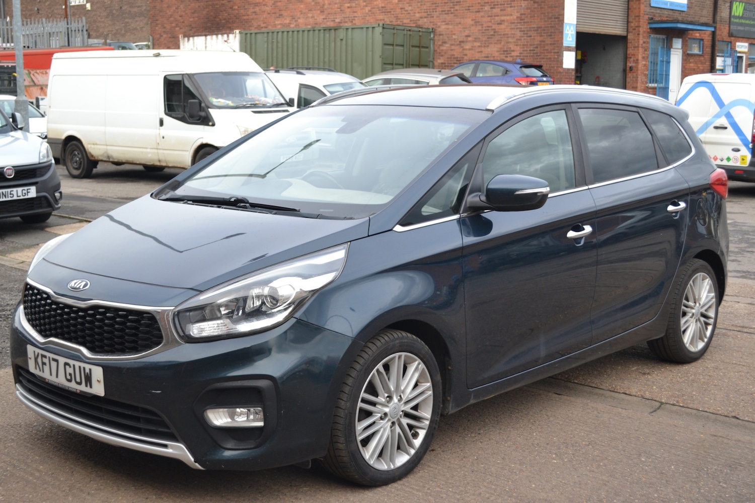 Used Kia Carens 2017 for sale - 76403521: Photo 3