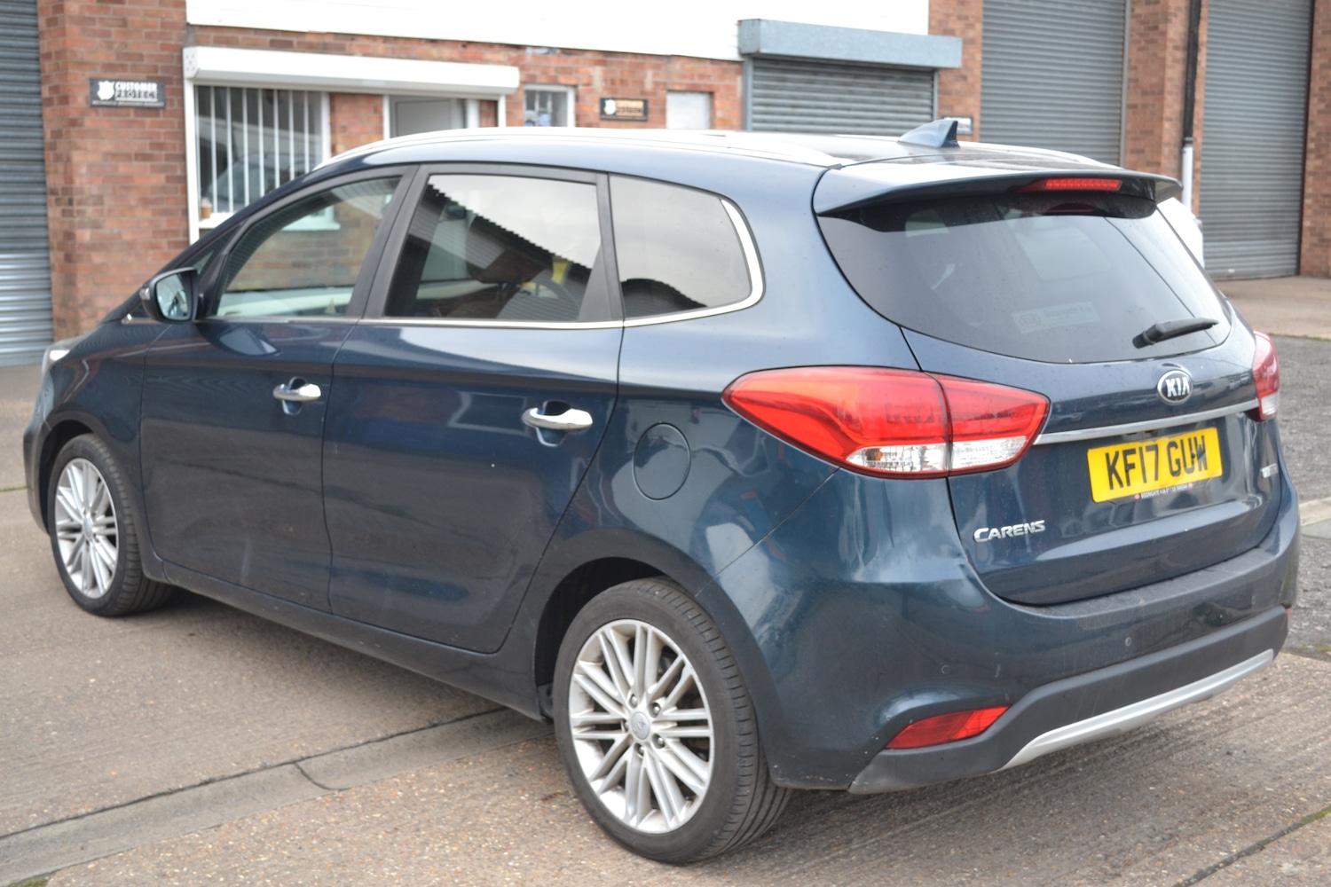 Used Kia Carens 2017 for sale - 76403521: Photo 5