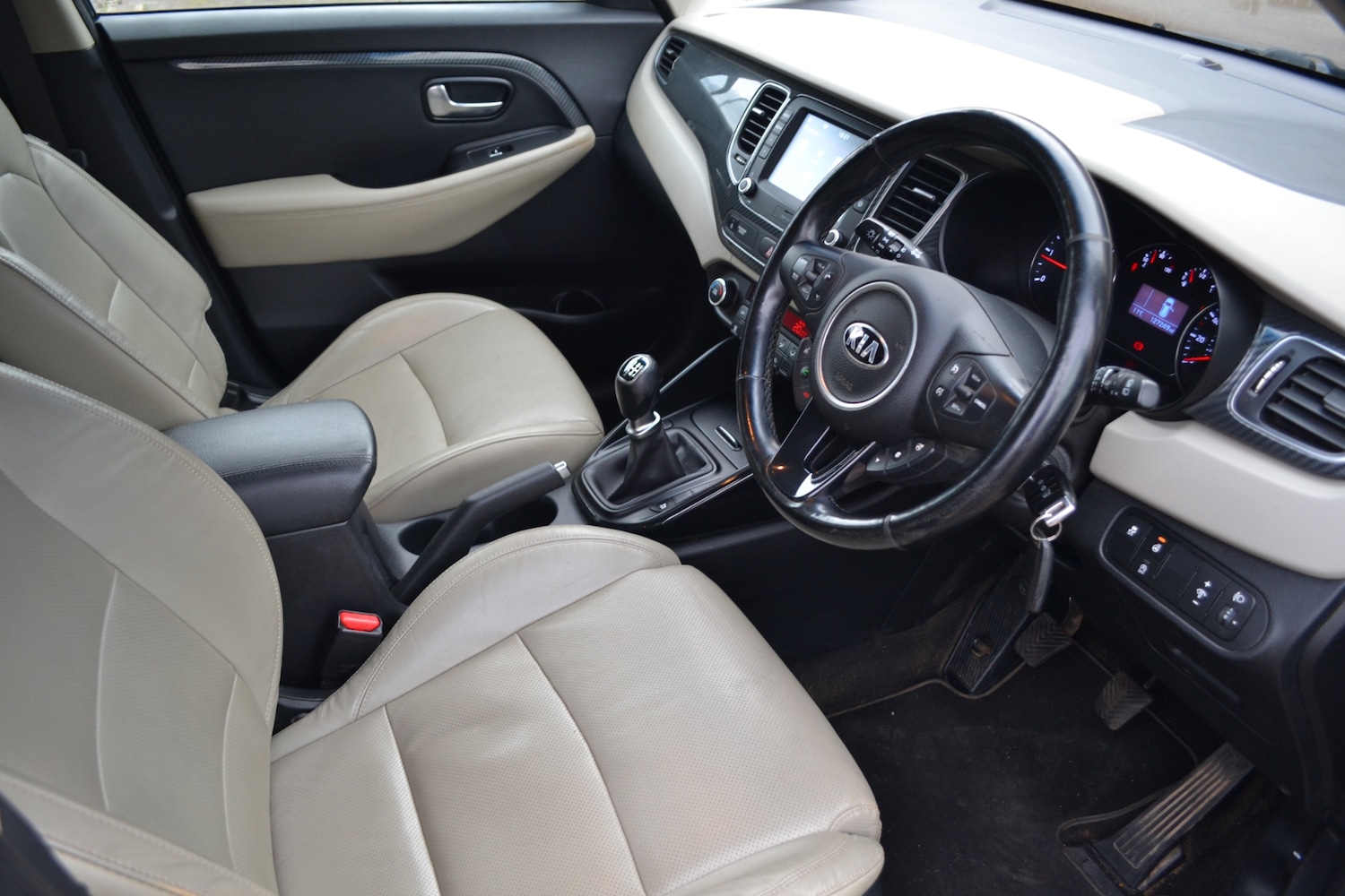 Used Kia Carens 2017 for sale - 76403521: Photo 9