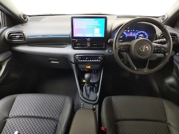 Used Toyota Yaris 2024 for sale - 76800084: Photo