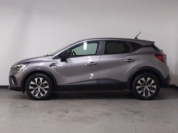 Used Renault Captur 2022 for sale - 77149801: Photo